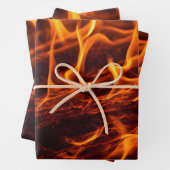 Vuur vlammacro in open haard inpakpapier vel (In situ)