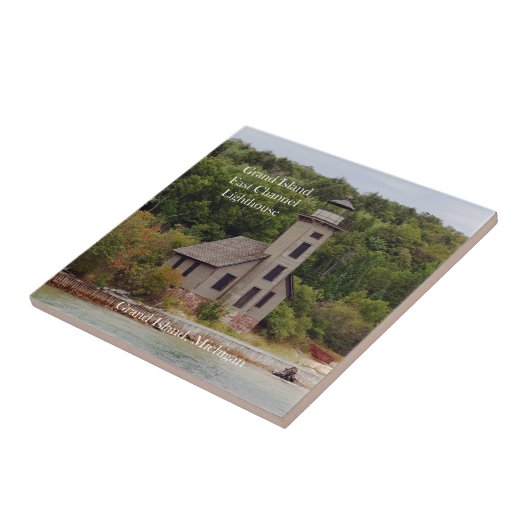 vuurtoren van het Kanaal van Groot-Eiland Tegeltje (Zijkant)