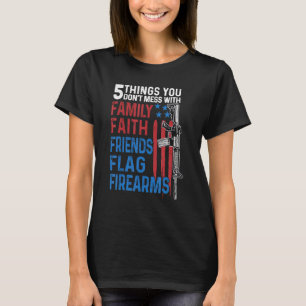 Vuurvuurwapens Amerikaanse vlaggen van familievrie T-shirt