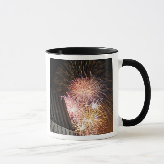 Vuurwerk ontploft mok (Rechts)