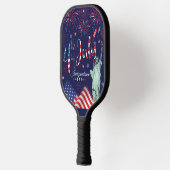 vuurwerk vierde juli met het vrijheidsbeeld pickleball paddle (Links)