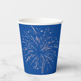 Vuurwerk voor rode en blauwe glitter papieren bekers