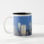 WA, Seattle, Seattle skyline en Elliott Bay 2 Tweekleurige Koffiemok (Links)