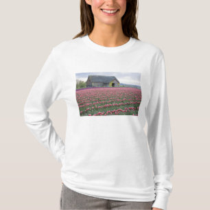 WA, Skagit Valley, Tulpveld en Schuur T-shirt