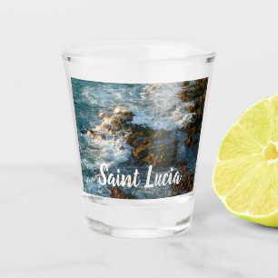 Waar de oceaan de rotsen ontmoet shot glas