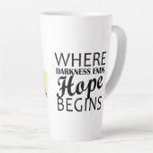 "Waar duisternis eindigt, begint de hoop." Latte Mok (Rechterhoek)