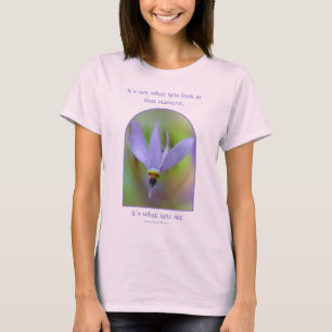 Waarneming Citaat Paarse Bloem Inspirerend T-shirt