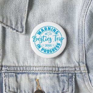 Waarschuwing Besties Trip in uitvoering Blauw op W Ronde Button 5,7 Cm