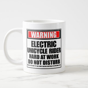 Waarschuwing elektrische Unicycle Rider hard op he Extra Grote Beker