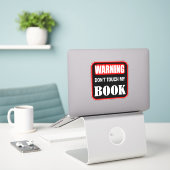 Waarschuwing raak mijn boek niet aan sticker (Laptop op bureau)