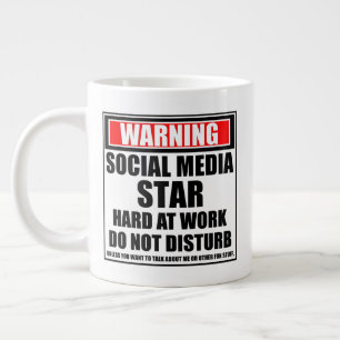 Waarschuwing Sociale Media Star Hard op het werk Extra Grote Beker