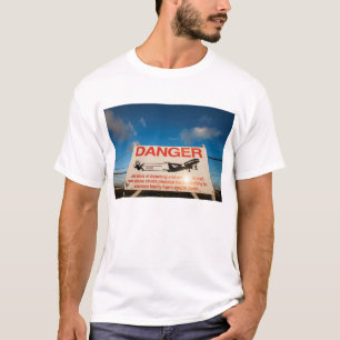 waarschuwingsbord nabij de luchthaven van Sint Maa T-shirt