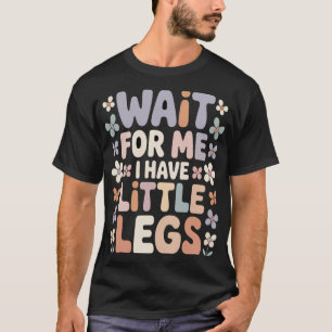 Wacht op mij, ik heb kleine benen Schattige grapqu T-shirt