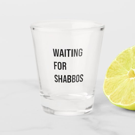 Wachten op de Shabbos Chanoeka Joodse Grappig Shot Glas (Voorkant)