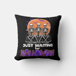 Wachten op Halloween, drie skeletten Kussen