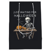 Wachten op Halloween | Grappig skelet Medium Cadeauzakje (Achterkant)