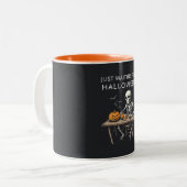 Wachten op Halloween Mok | Grappig skelet (Voorkant links)