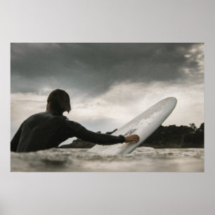 Wachten op het Surf van de Golf van de Kunstsurfer Poster