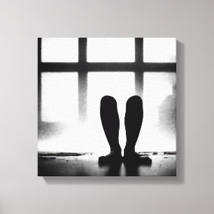 Wachtende voeten bij het raam canvas afdruk