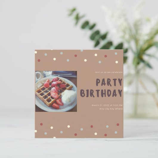 Waffer Augmente Et Brille Invitation Anniversaire (Debout devant)