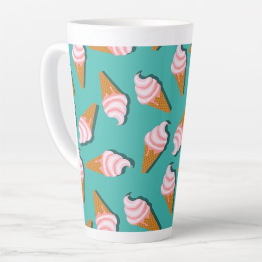 Waffle-kegels, ijs en bevroren yoghurtpatroon latte mok (Linkerhoek)