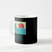 Waianae Hawaii  Surfer Wave Retro Graphic Koffiemok (Voorkant links)