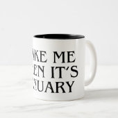 Wake Me When It's January Mug Funny Gift Tweekleurige Koffiemok (Voorkant rechts)