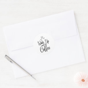 Wake-up typografie met koffiegeur ronde sticker