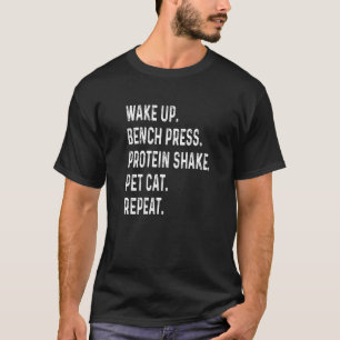 Wakker Worden Bankdrukken Eiwit Shake Aaien Kat Ge T-shirt