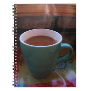 Wakker worden met een warme beker koffie notitieboek