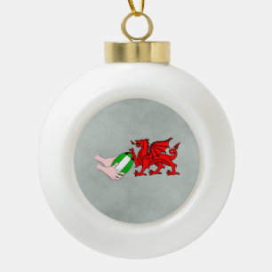 Wales Rugby Team Dragon met Rugby Ball Keramische Bal Ornament