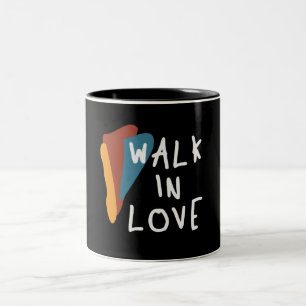 Walk in Love - inspirerende Christelijke quote Tweekleurige Koffiemok