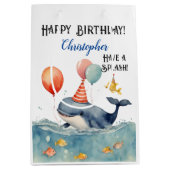 Walvis hebben een splash gepersonaliseerde jongens medium cadeauzakje (Voorkant)