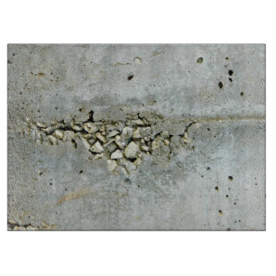 Wand van beton, gekraakt, met kleine stenen snijplank