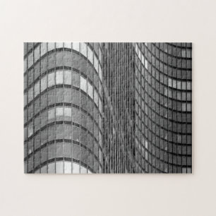 Wand van modern staal- en glasgordijn legpuzzel