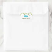 Wandel door bergen Minimalistische bergsilhouet st Ronde Sticker (Tas)