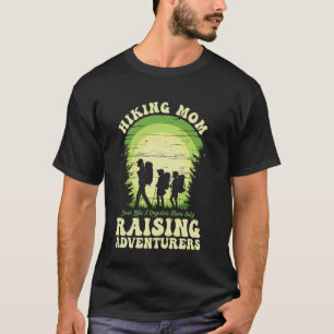 Wandelende moeder die avonturiers opvoedt Retro zo T-shirt