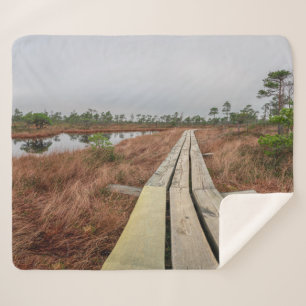 Wandelpad in moeras sherpa deken