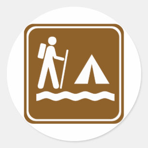 Wandelpad met Lakeside Camping Highway Sign Ronde Sticker