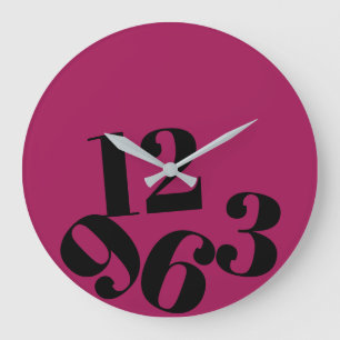 Wandklok - in roze grote getallen gevallen klok