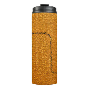 Wandtextuur in racks thermosbeker