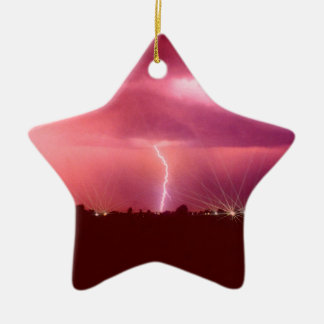 WANNEER HET LICHTEN STRIKT KERAMISCH ORNAMENT