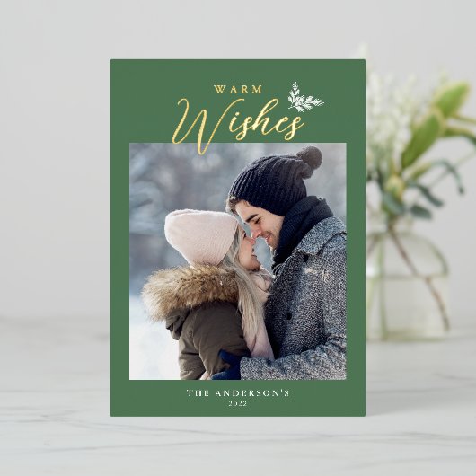 Warm Wishes Modern Calligraphy Green Gold Folie Feestdagenkaart (Staand Voorkant)