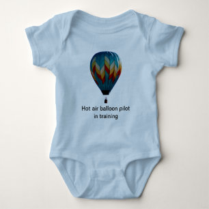 Warmluchtballonpiloot in trainingscreeper romper