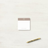 Warmte Beige Monogrammed Script Post-it® Notes (Op bureau)