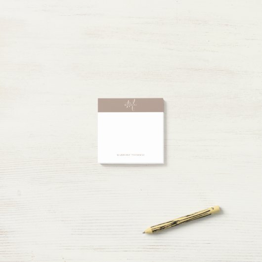 Warmte Beige Monogrammed Script Post-it® Notes (Op bureau)