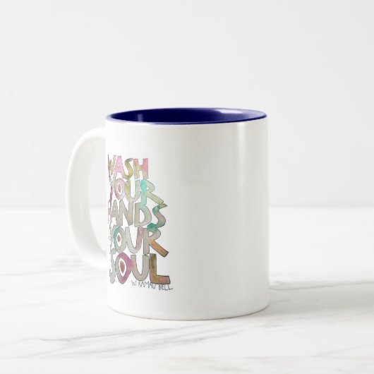 Was uw handen en uw mok met soep (Voorkant links)