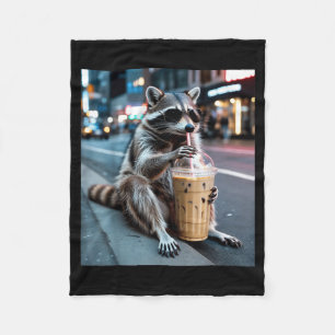 Wasbeer drinkt ijskoude koffie grappige dier meme fleece deken