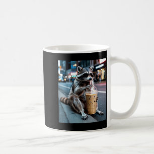 Wasbeer drinkt ijskoude koffie grappige dieren mem koffiemok