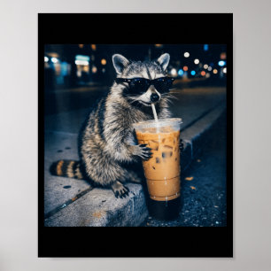 Wasbeer drinkt ijskoude koffie grappige dieren mem poster
